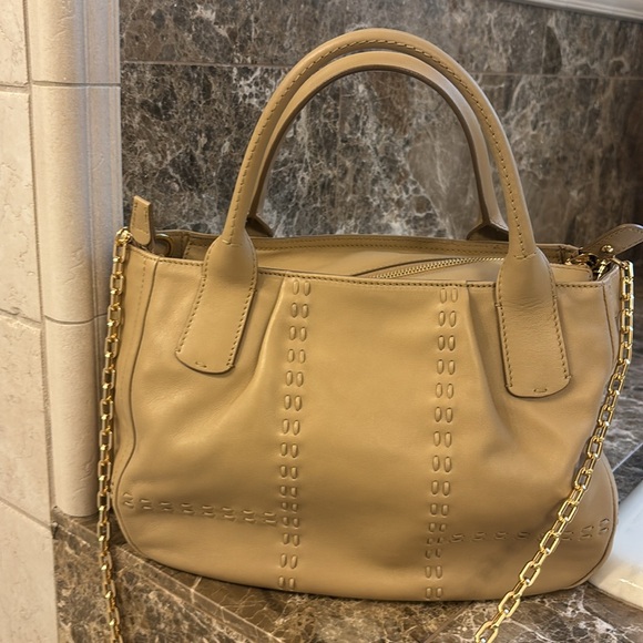 Salvatore Ferragamo Gancio Cream Handbag - Picture 8 of 9